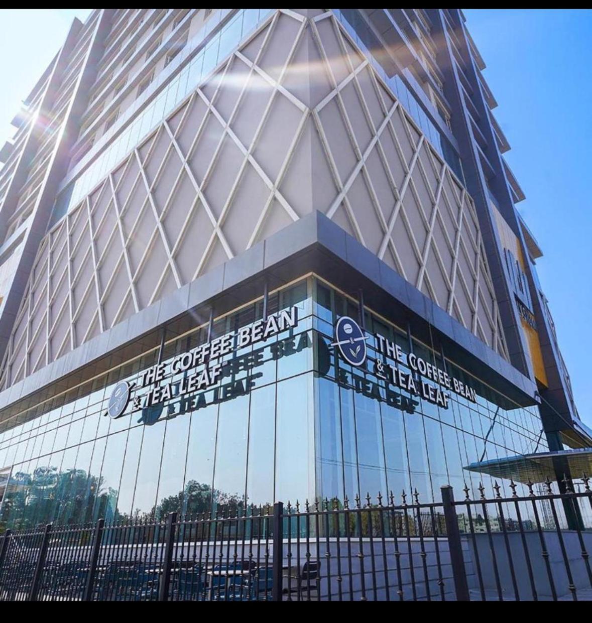 High Rise Presidential Suite In Elysium Opp Centaurus Islamabad Buitenkant foto