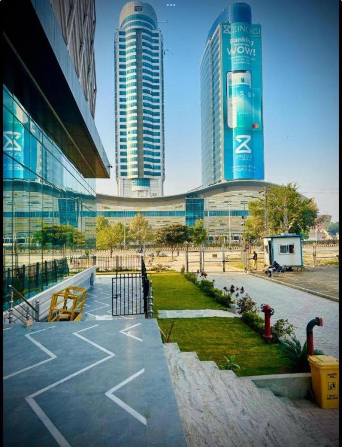 High Rise Presidential Suite In Elysium Opp Centaurus Islamabad Buitenkant foto